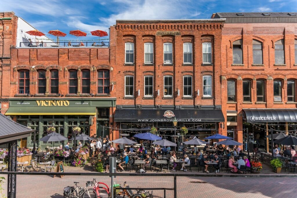 A large group of people sitting outside of a building